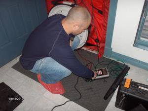 Setting up the blower door to -50pa